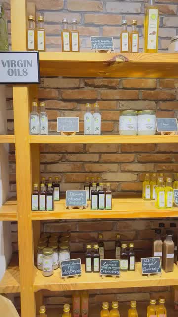Glass Bottles vs Plastic Bottles: Does Packaging Affect Oil Quality? - Svastya Organic Farms